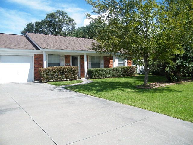 1st image of 406 Landry Dr