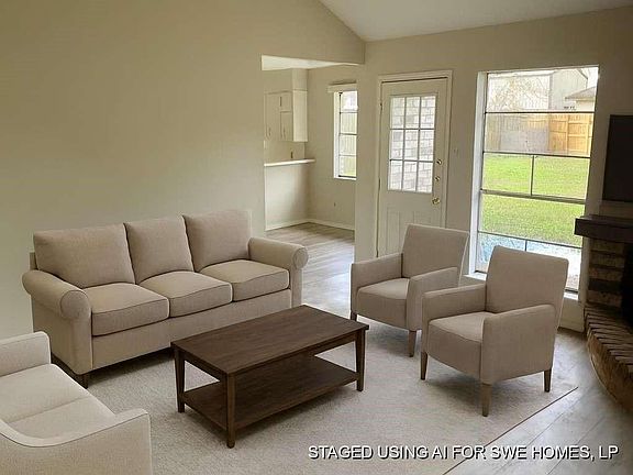 3rd image of 117 Bastrop St