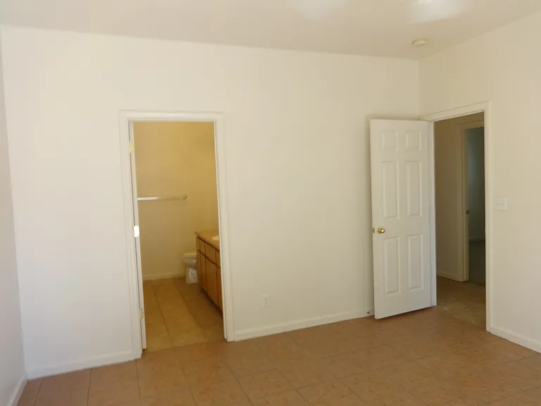 2510 Allen St — Photo 16