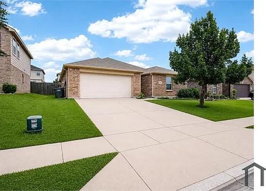 4 bed, 1776 sqft, $2,550 — Photo 2