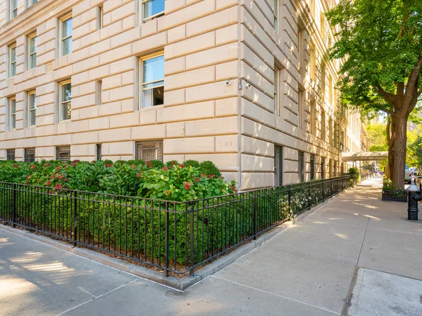 1010 5th Avenue image 3 of 23