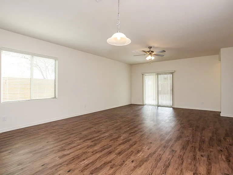 4116 S 81st Dr — Photo 4