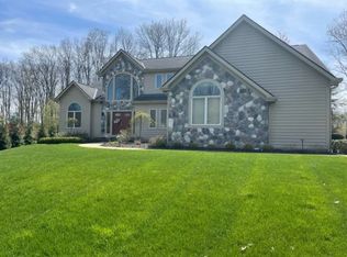 38750 Lochmoor Dr, Solon, OH 44139