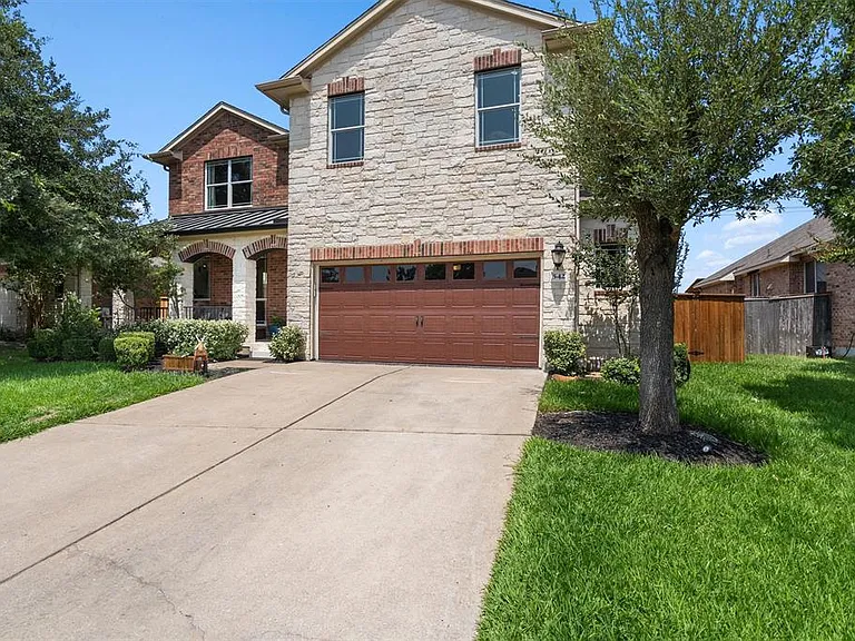 542 Centerbrook Pl — Photo 2