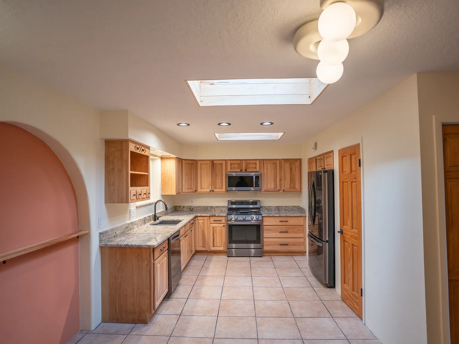 3 bed, 1390 sqft, $2,700 — Photo 2