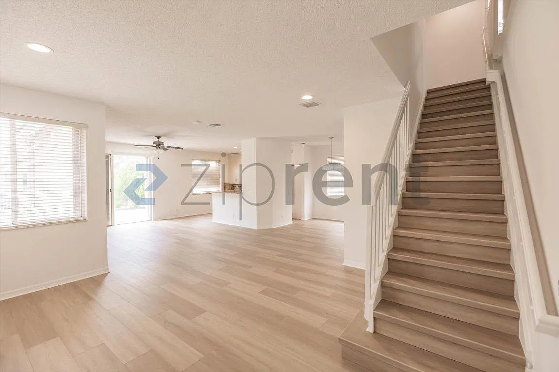 4 bed, 2.5 bath, 2282 sqft, $4,595 — Photo 3