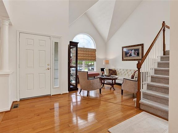 2nd image of 219 Berry Ridge Ln