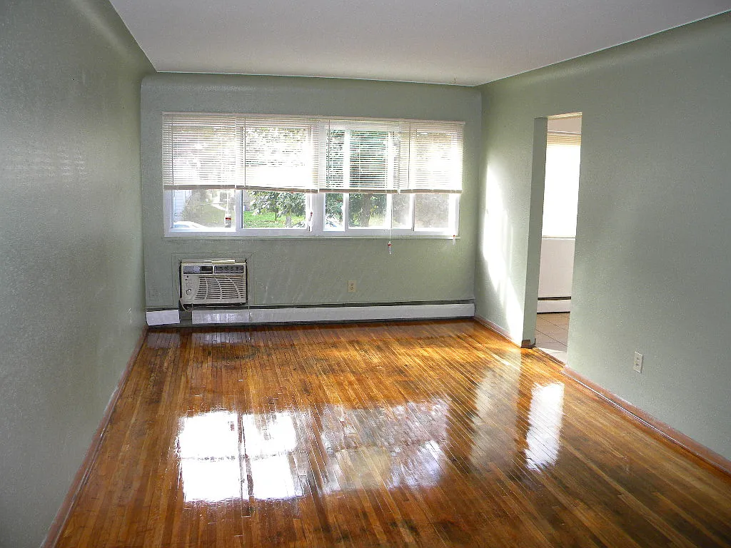2 bed, $1,300 — Photo 4