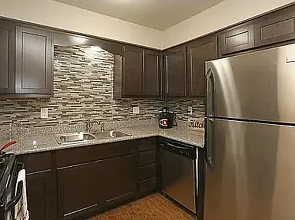 Stratford Square Apartments
