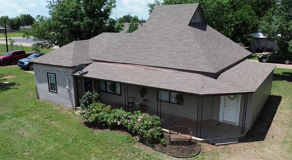 1st image of 418 W Grimes Ave