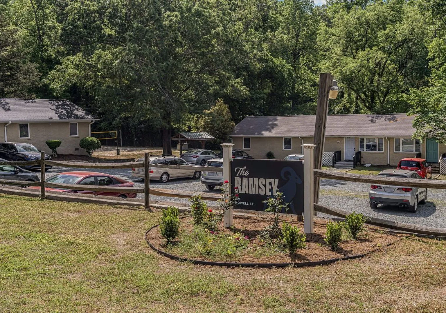 Ramsey Village - Close to UNC campus — Photo 1
