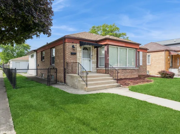 9858 S Sawyer Ave, Evergreen Park, IL 60805