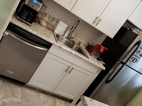 4th image of 809 Towne House Vlg