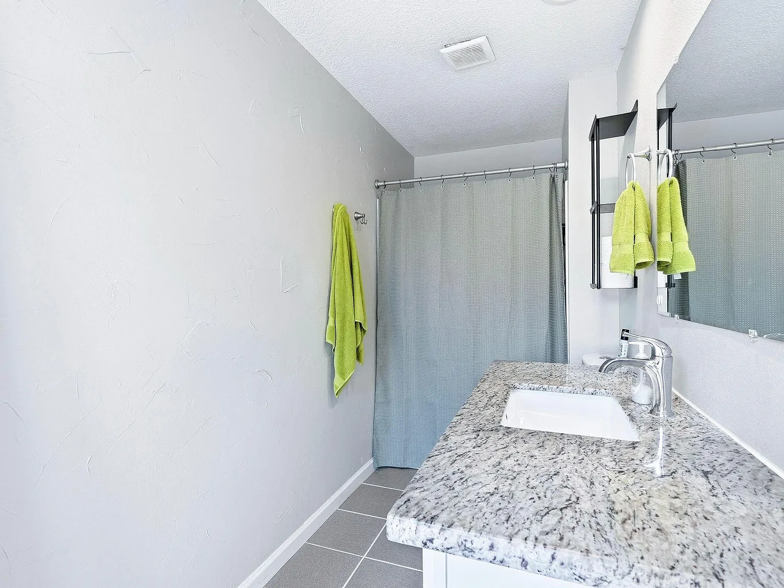 4 bed, 2.0 bath, 1558 sqft, $1,707 — Photo 4