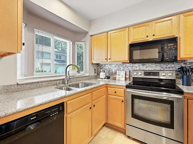 465 Queen Ave NE #403 — Photo 21