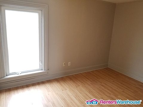 1st image of 219 10th Ave N #2