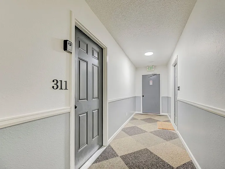 Summit View Apartments — Photo 21