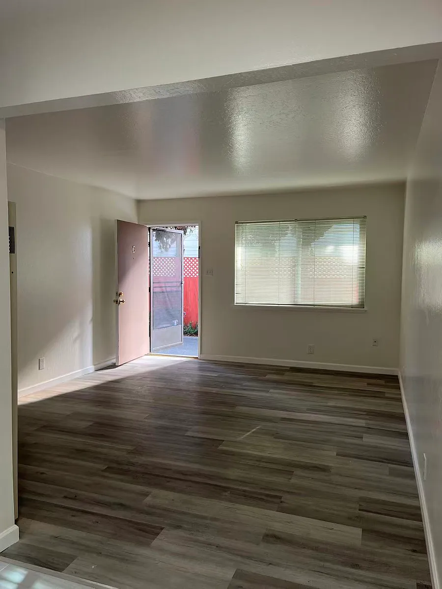 Building Photo - 2119 Central Ave #C