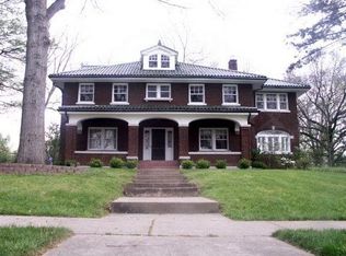 4 Ridgemoor Dr, Saint Louis, MO 63105