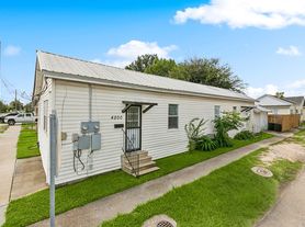 4200-4202 5th St, 4200 5th St.