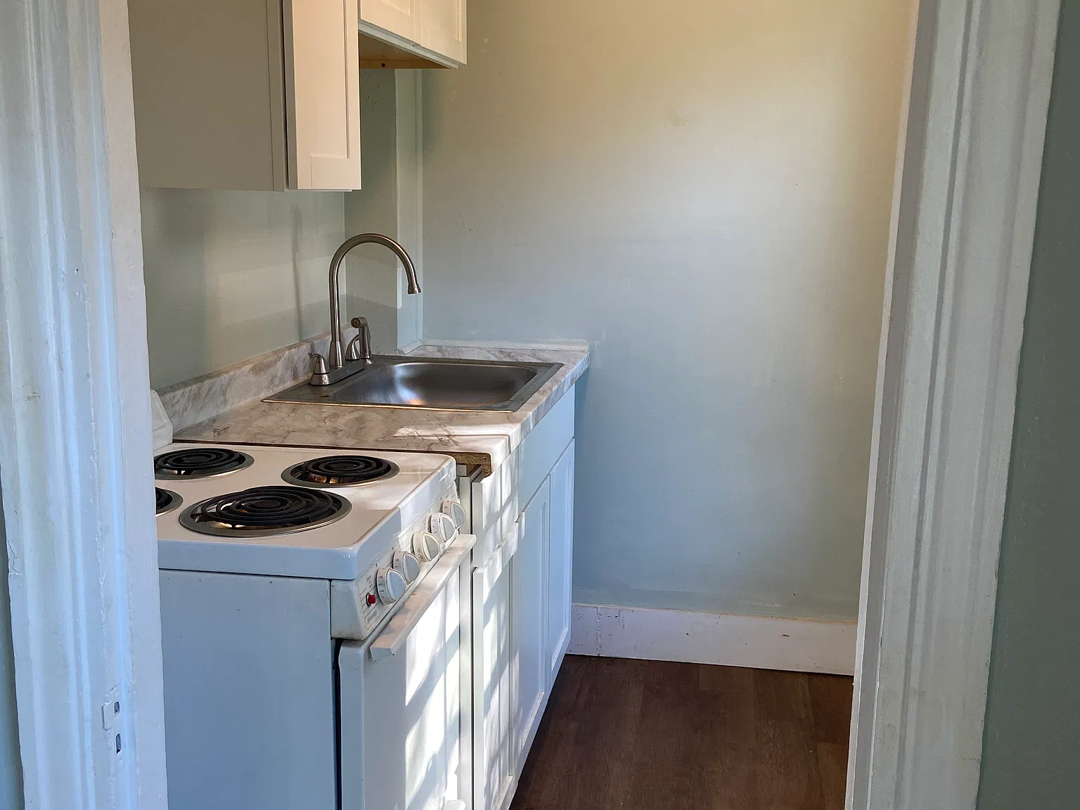 Studio, $895 — Photo 1