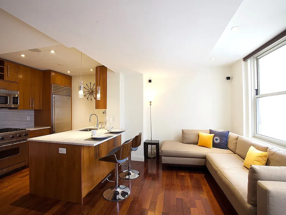 88 Greenwich St #1016