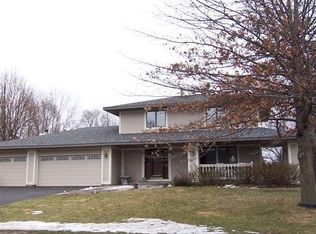 392 Bear Ave S, Vadnais Heights, MN 55127