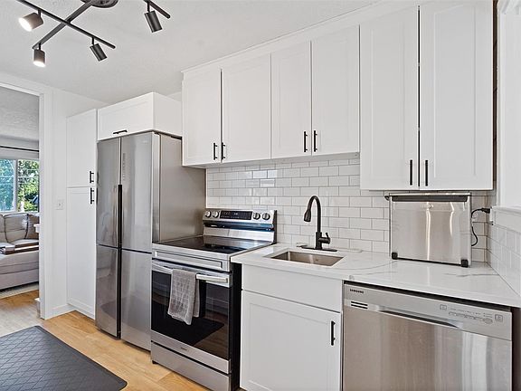4th image of 1143 Lockley Rd