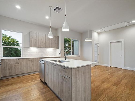 2nd image of 2319 Harlem Street