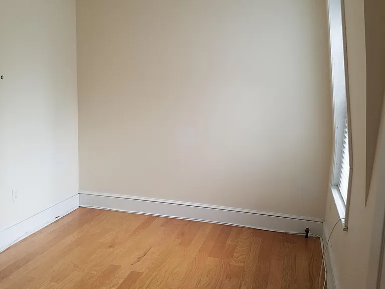 3rd bedroom with on-suite modern bath