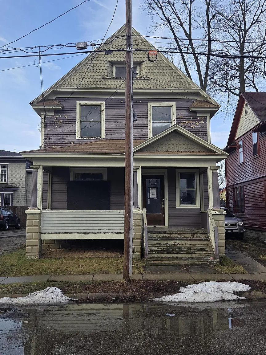 528 Potter St photo 1