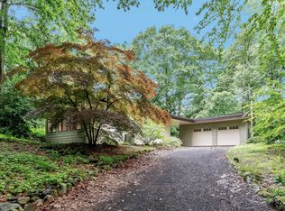 18 Sperry Rd, Woodbridge, CT 06525