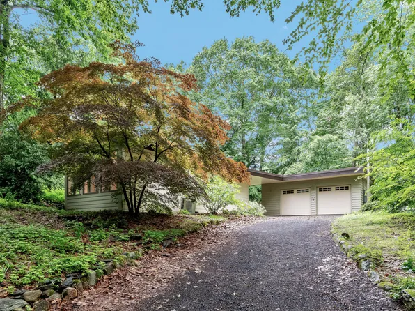 18 Sperry Road, Woodbridge, CT 06525