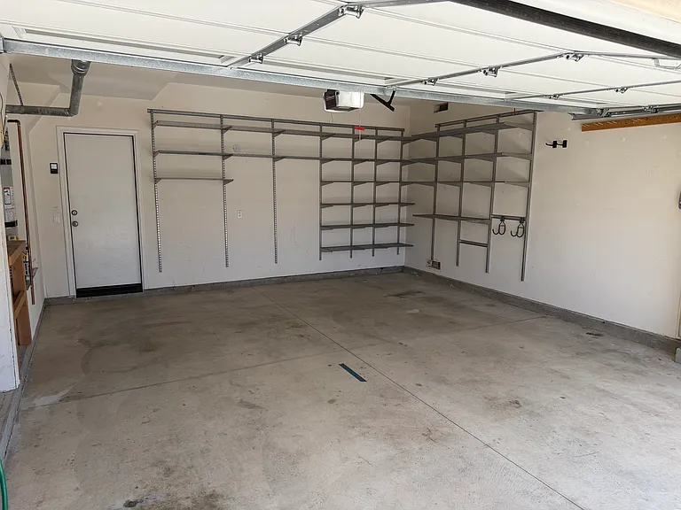 10261 Boyd Dr — Photo 3