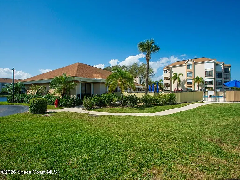 6240 Mirror Lake Dr #201 — Photo 12