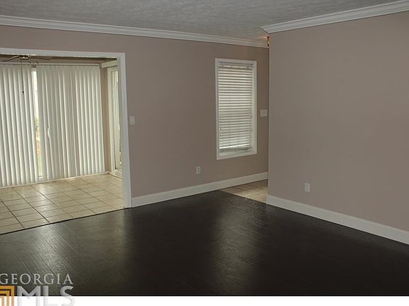4th image of 702 Augusta Dr