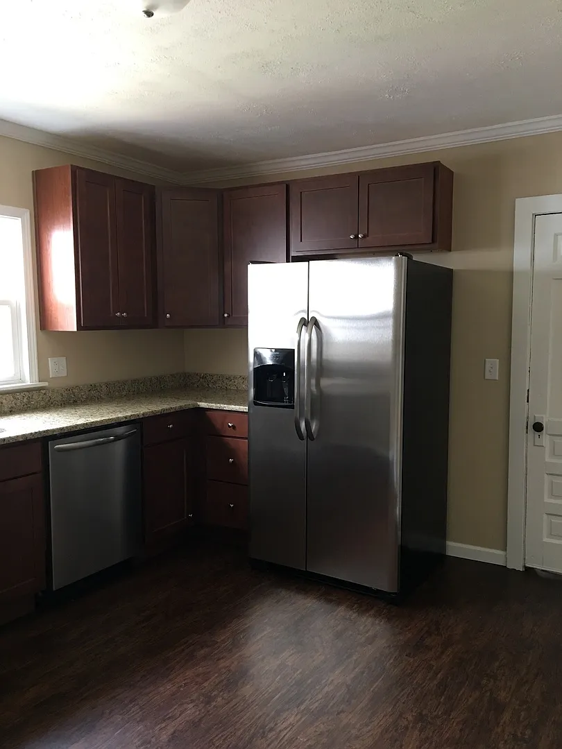 104 N Salisbury St — Photo 2