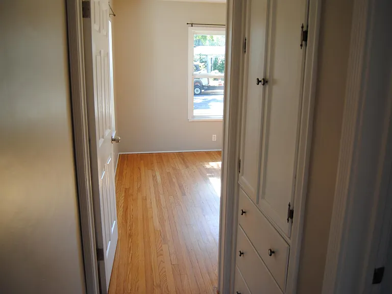 748 N Doan Dr — Photo 11