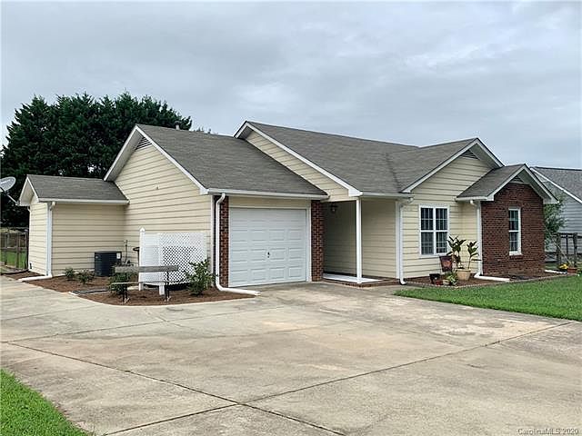 2nd image of 4916 Alexis Dr