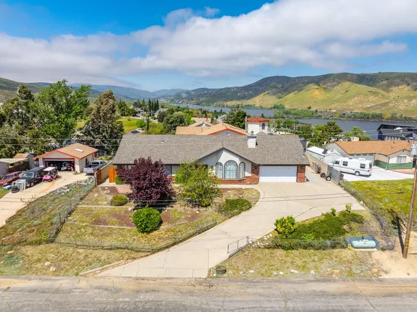 42835 Bluehills Dr, Elizabeth Lake, CA 93532