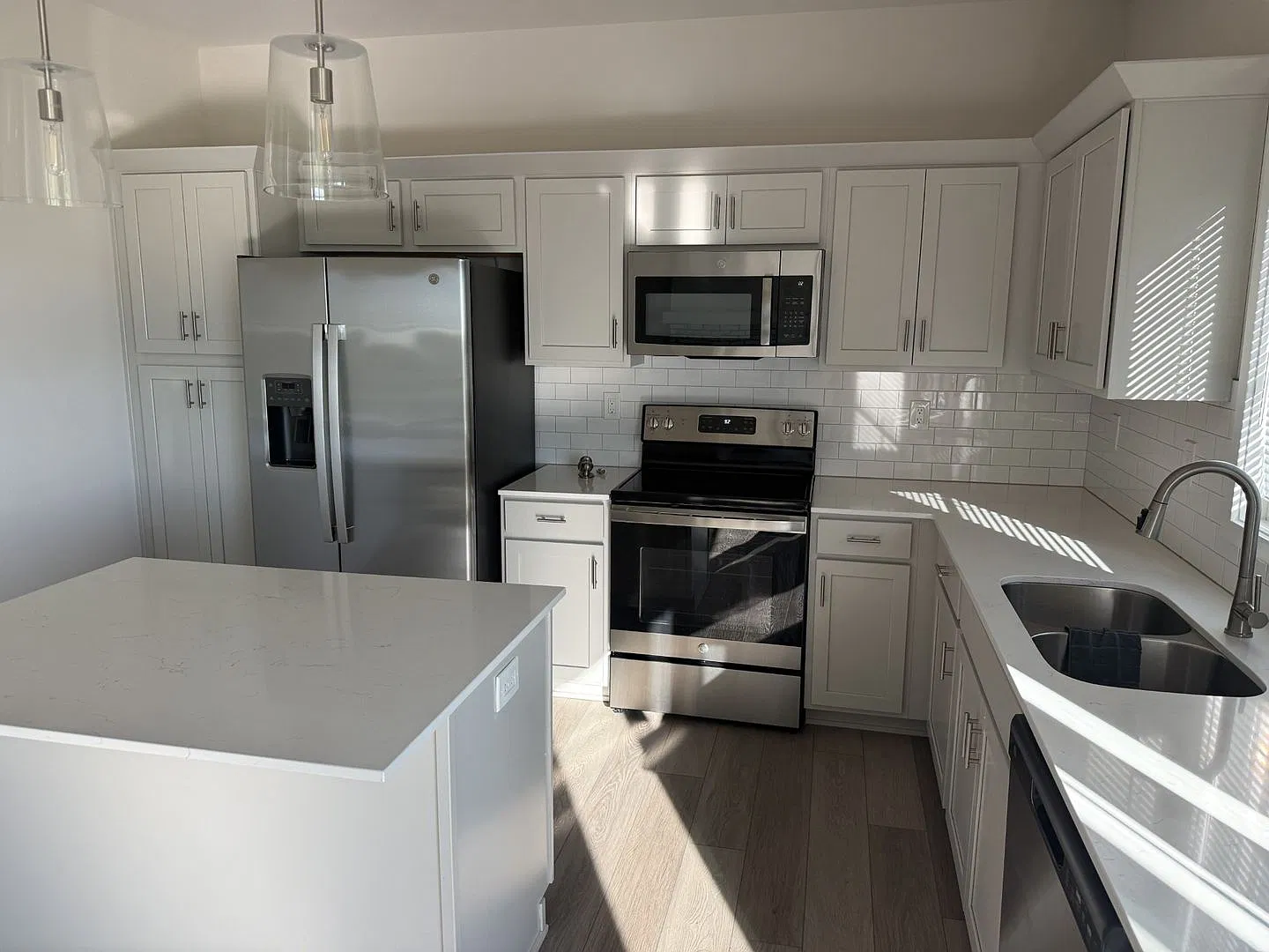 Charming 3 Bedroom Home in Urbandale — Photo 2