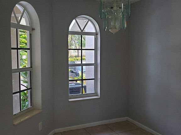 3rd image of 40 Desford Ln