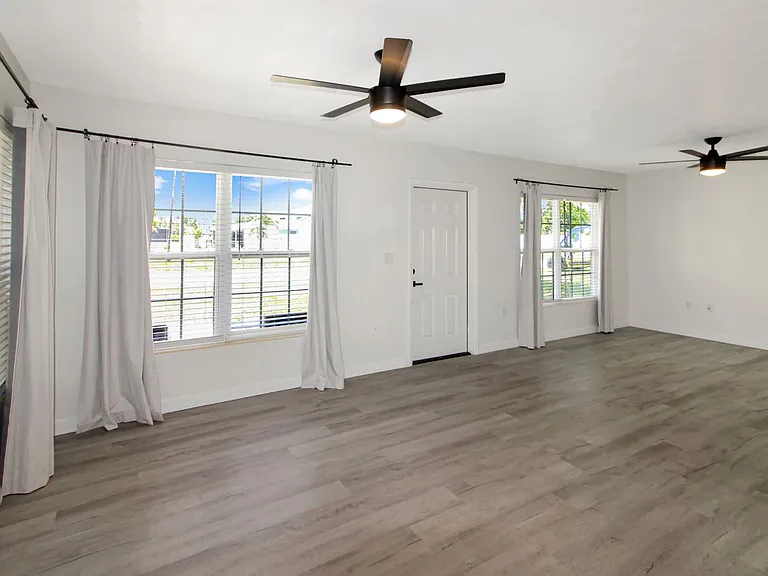 1311 E Gate Dr — Photo 8