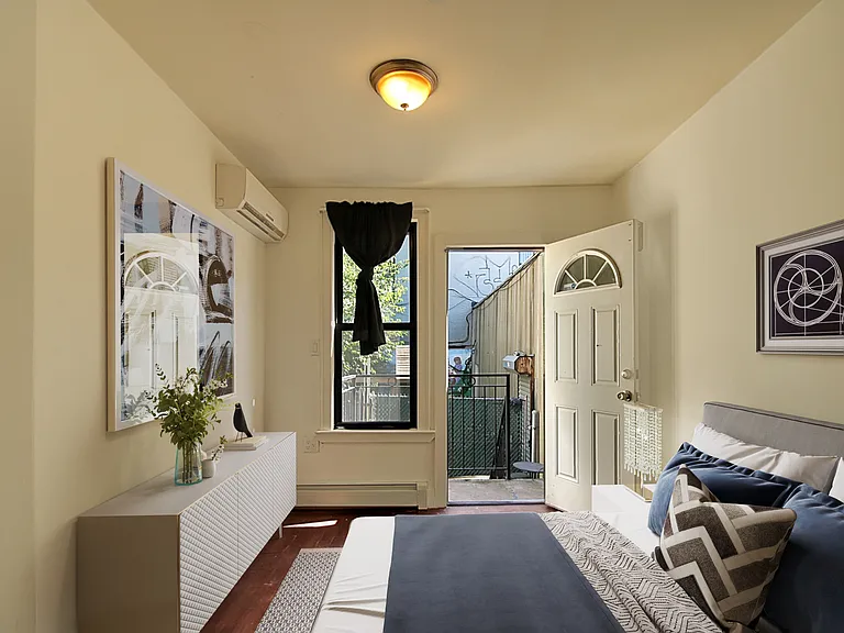 952 Madison St #4 — Photo 4