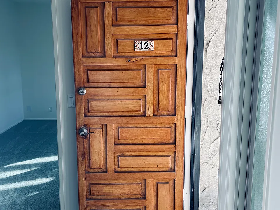 Los Robles Apartments - Senior 55+