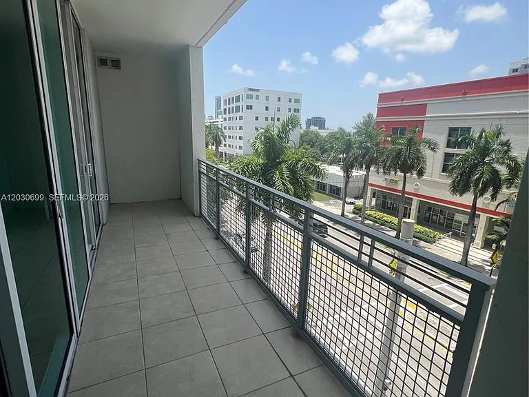 350 NE 24th St #407 — Photo 15