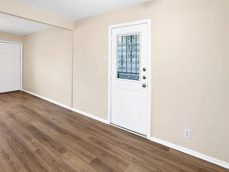 115 Harcourt Ave — Photo 11
