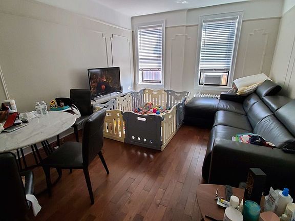 4th image of 4142 42nd St APT 6H