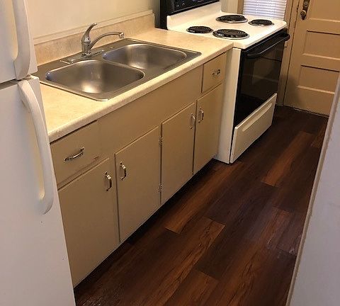 5th image of 100 N Racine Ave #4
