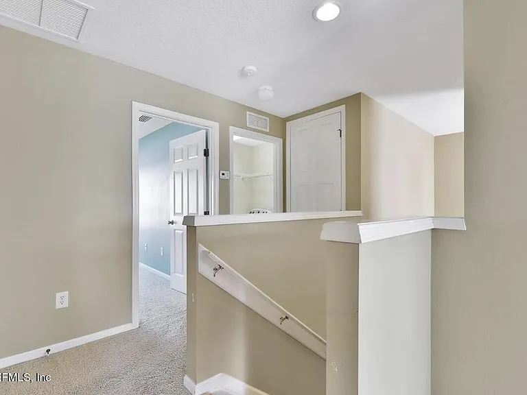 11225 N Castlemain Cir — Photo 26